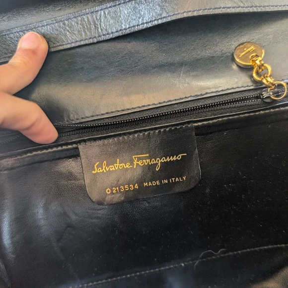 🌟40% OFF SALE Salvatore Ferragamo Rare Vintage Black Leather Crossbody Bag - Picture 6 of 6